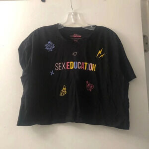 Netflix SexEducation show cropped shirt